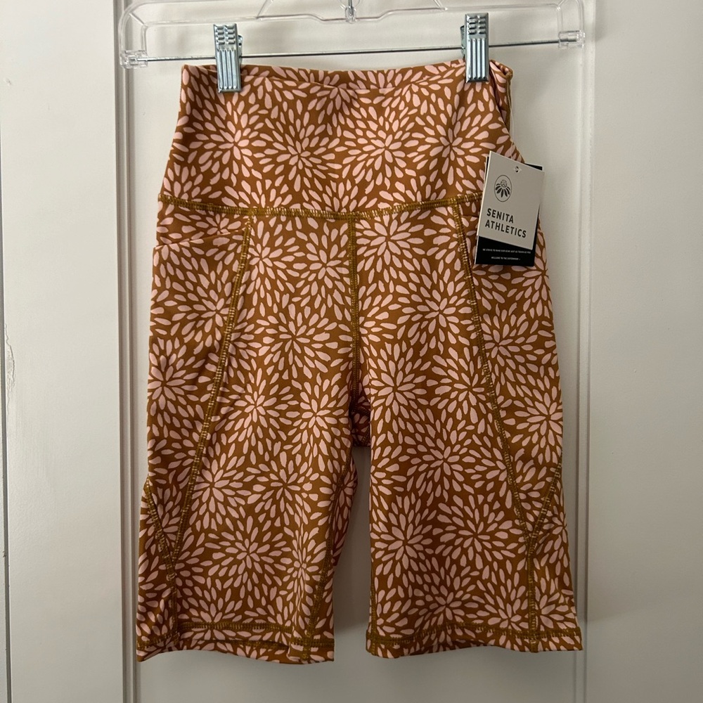 Senita Athletics NWT 8” short.